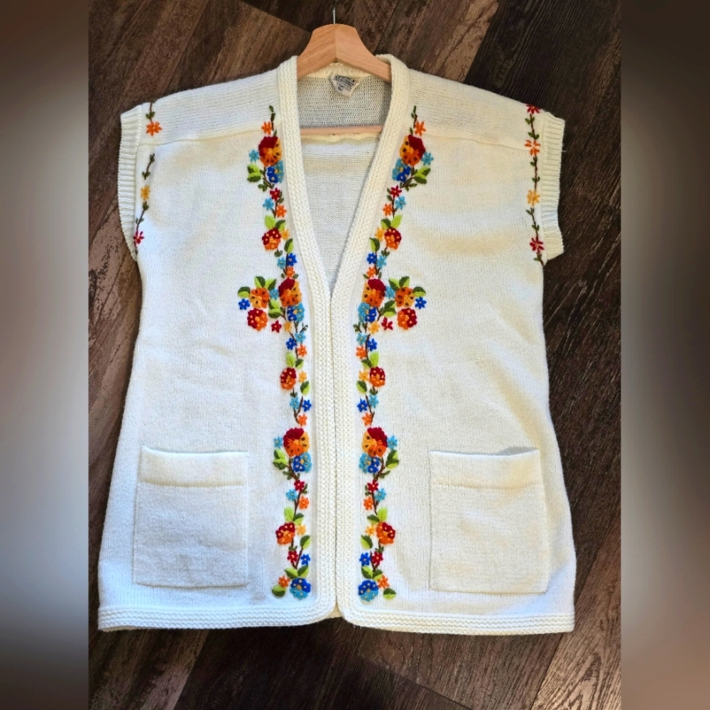 Vintage Floral Embroidered Knit Vest
